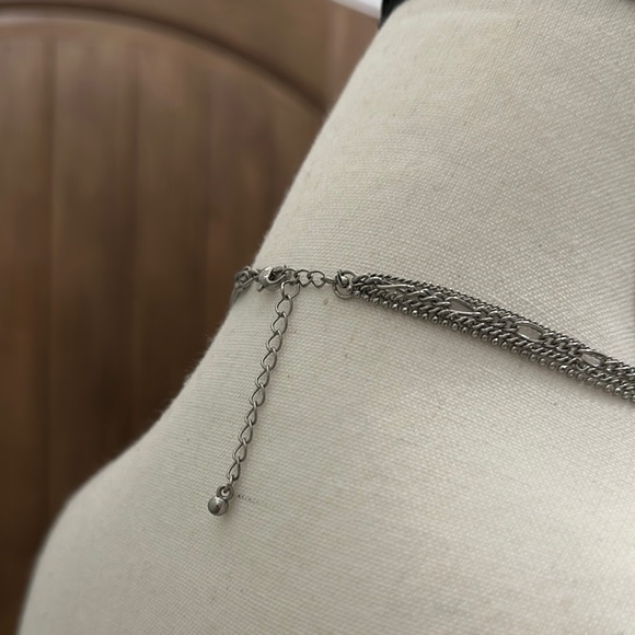 Elegant Silver Layered Necklace - Picture 5 of 6